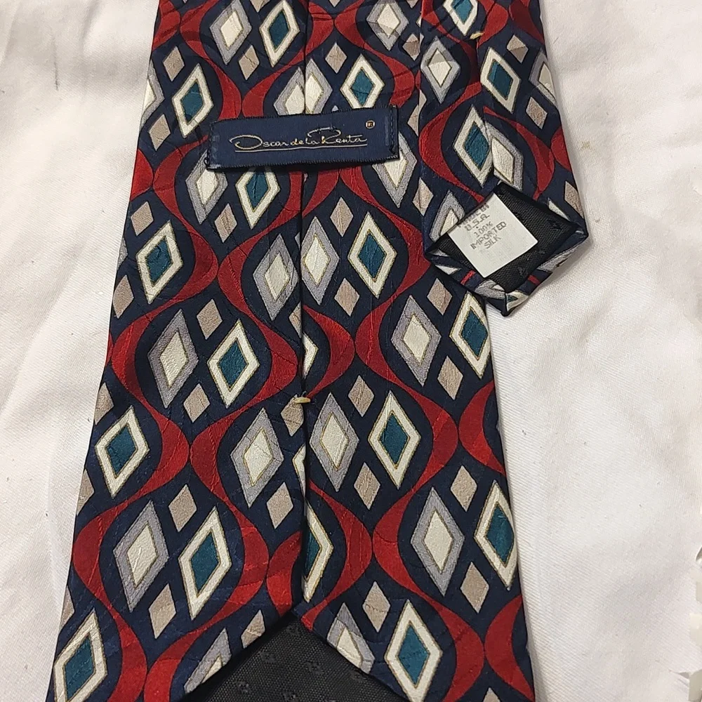 🎉Oscar de la Renta diamond black, red, grey and green tie